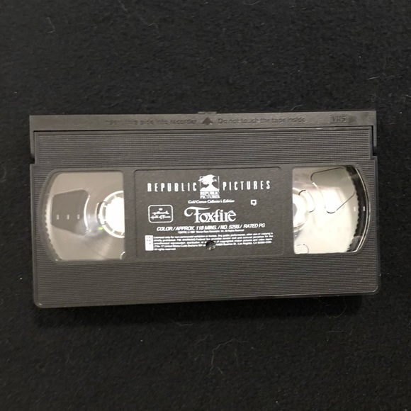 “Foxfire” Featuring John Denver on VHS - Excellent Condition - made in 1997 📼 - Picture 7 of 15